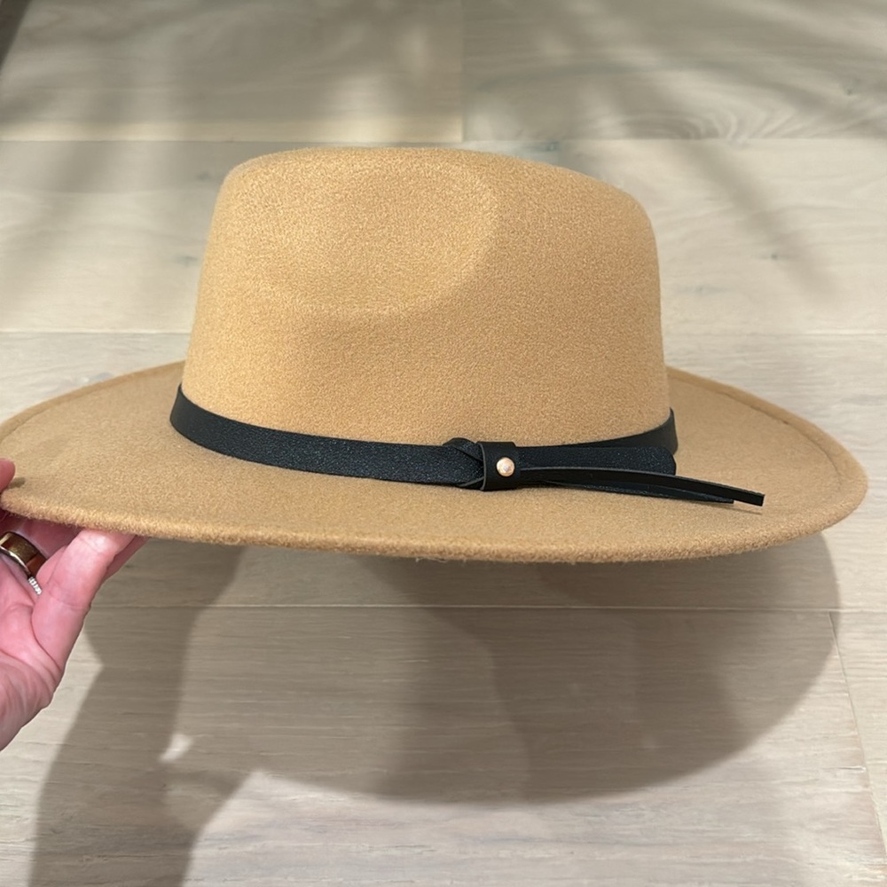 Vici felt fedora hat tan and black